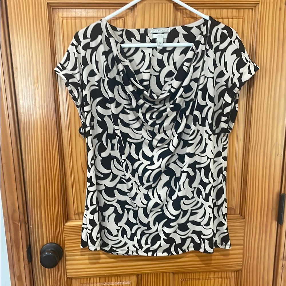 Dana Buchman Black and Cream Abstract Blouse